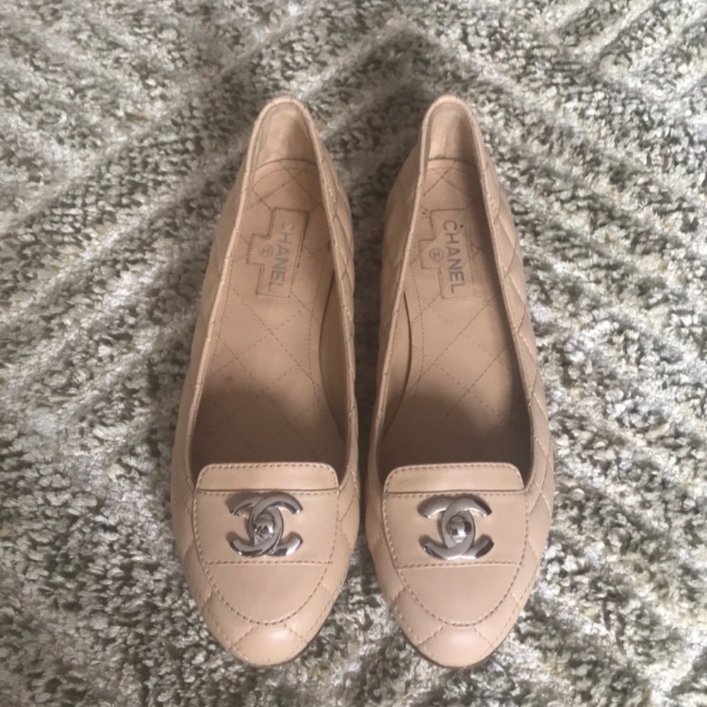 CHANEL quilted turnlock nude blush flats loafers